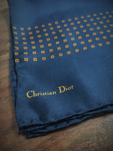 Carica l&#39;immagine nel visualizzatore di Gallery, Christian Dior vintage pochette bleue nuit en soie à motif géométrique

