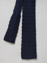 Charger l&#39;image dans la galerie, Cravate bleue marine large en maille tricotée vintage
