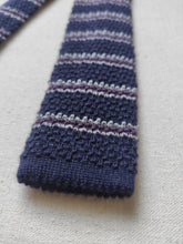 Afbeelding in Gallery-weergave laden, E. Marinella X Drumohr cravate tricot à rayures en soie et cachemire
