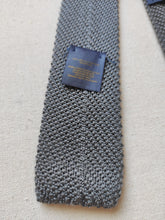 Carica l&#39;immagine nel visualizzatore di Gallery, Brooks Brothers cravate grise en tricot de soie Made in Italy
