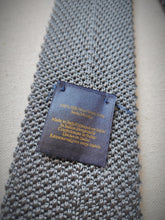 Afbeelding in Gallery-weergave laden, Brooks Brothers cravate grise en tricot de soie Made in Italy
