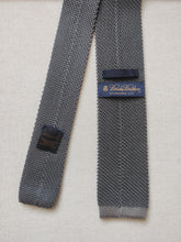 Afbeelding in Gallery-weergave laden, Brooks Brothers cravate grise en tricot de soie Made in Italy
