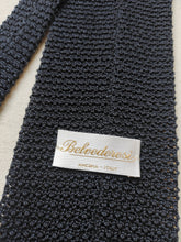 Afbeelding in Gallery-weergave laden, Belvederesi cravate large grise vintage en maille 100% soie
