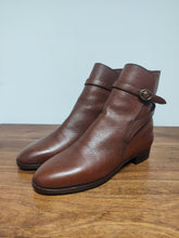 Afbeelding in Gallery-weergave laden, Tanino Crisci bottines Jodhpur en cuir grainé marron 36,5 FR Made in Italy
