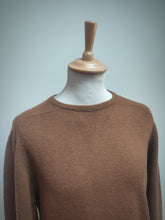 Afbeelding in Gallery-weergave laden, Oliver Grant vintage pull à col rond cognac en laine d&#39;agneau Made in Scotland
