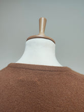 Afbeelding in Gallery-weergave laden, Oliver Grant vintage pull à col rond cognac en laine d&#39;agneau Made in Scotland
