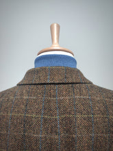 Afbeelding in Gallery-weergave laden, Harris Tweed X Barutti blazer tweed à carreaux en laine 62/64
