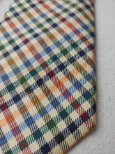 Charger l&#39;image dans la galerie, Drake&#39;s cravate vintage en soie à carreaux Made in England
