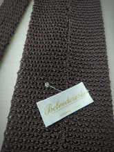 Afbeelding in Gallery-weergave laden, Belvederesi cravate large marron vintage en maille 100% soie
