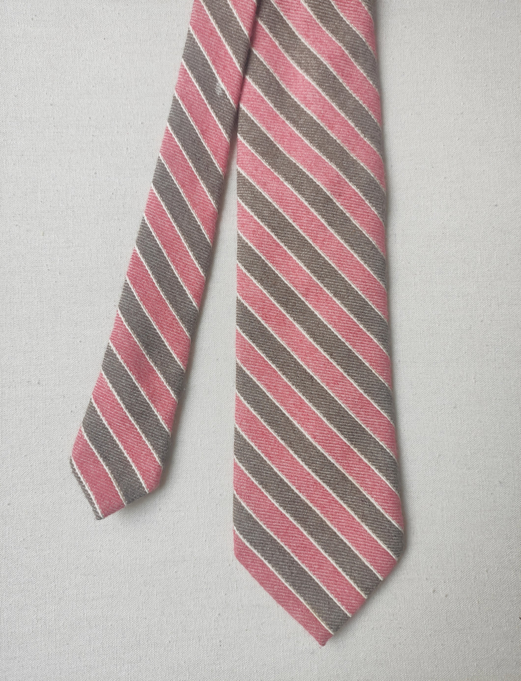 Façonnable cravate club beige et rose en cachemire et soie Made in Italy