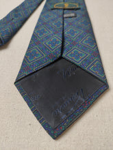 Carica l&#39;immagine nel visualizzatore di Gallery, Vismara Milano cravate vintage à motif géométrique en soie Made in Italy
