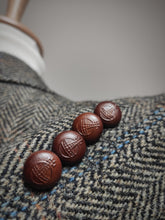 Afbeelding in Gallery-weergave laden, Harris Tweed X Mario Barutti blazer chevrons à carreaux en laine 52
