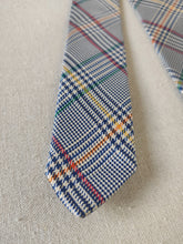 Afbeelding in Gallery-weergave laden, Drake&#39;s cravate en soie à carreaux Prince de Galles Made in England
