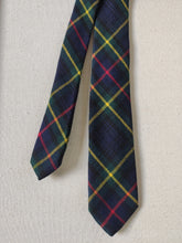 Afbeelding in Gallery-weergave laden, Mc Sheldon cravate tartan vintage en laine d&#39;agneau Made in Scotland
