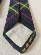Afbeelding in Gallery-weergave laden, Mc Sheldon cravate tartan vintage en laine d&#39;agneau Made in Scotland
