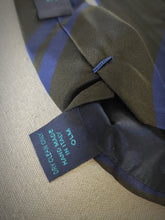 Afbeelding in Gallery-weergave laden, Façonnable cravate club kaki en pure soie Made in Italy
