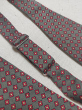 Charger l&#39;image dans la galerie, Noeud papillon vintage kaki 100% soie à motif géométrique Made in Italy
