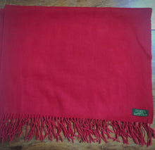 Afbeelding in Gallery-weergave laden, Drake&#39;s grande écharpe rouge en laine et cachemire Made in Scotland
