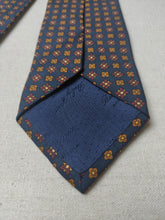 Afbeelding in Gallery-weergave laden, Drake&#39;s X Bel y Cia cravate marine en soie à motif floral Made in England
