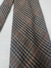 Carica l&#39;immagine nel visualizzatore di Gallery, Harrison&#39;s cravate en cachemire Prince de Galles Made in Scotland
