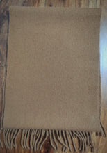 Afbeelding in Gallery-weergave laden, Mackintosh écharpe unie camel 100% laine vierge Made in Scotland
