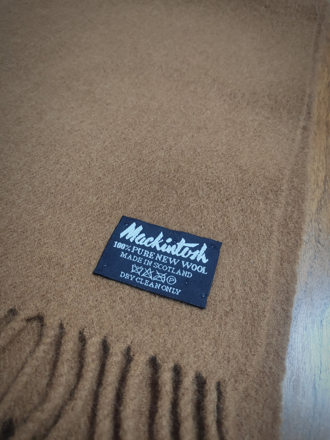 Mackintosh écharpe unie camel 100% laine vierge Made in Scotland
