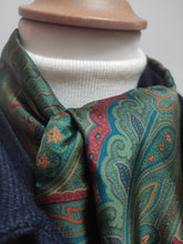 Afbeelding in Gallery-weergave laden, Foulard écharpe vintage double face paisley en laine et soie
