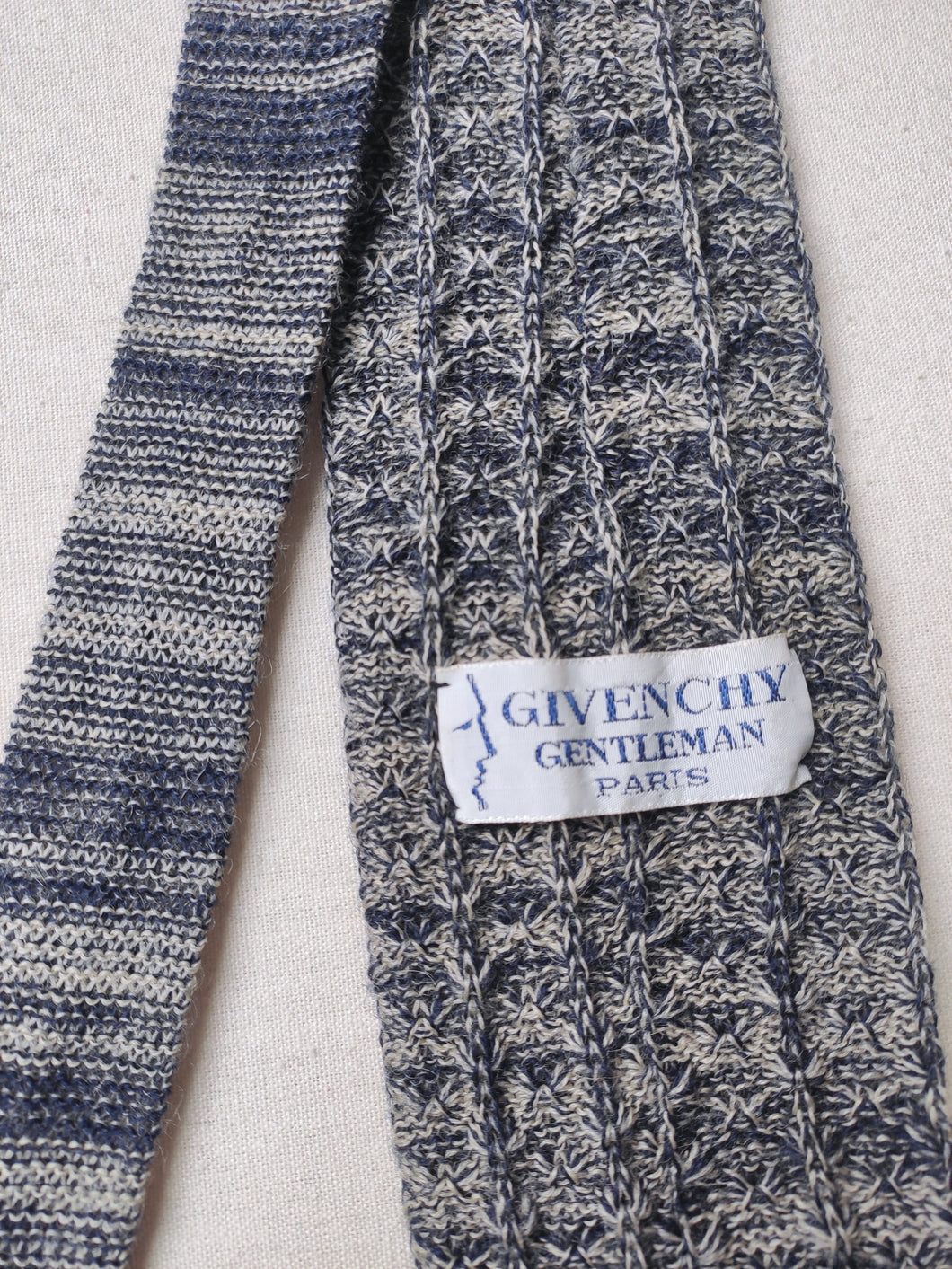 Givenchy Gentleman Paris cravate large vintage en maille 100% laine