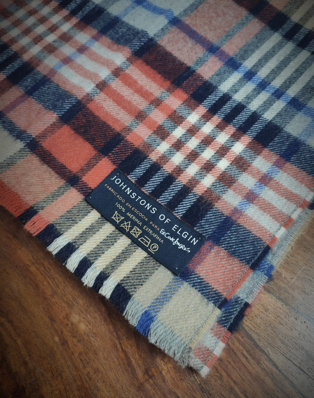 Johnstons of Elgin écharpe à carreaux en laine merinos extrafine Made in Scotland