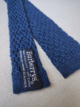 Afbeelding in Gallery-weergave laden, Burberrys cravate tricot vintage en laine mohair et alpaga Made in England
