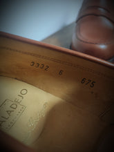 Afbeelding in Gallery-weergave laden, Carmina Albaladejo mocassins en cuir lisse cognac 6 UK / 39 FR
