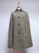 Charger l&#39;image dans la galerie, Aquascutum X Harrod&#39;s cape en pure laine vierge Made in England
