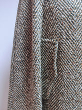 Charger l&#39;image dans la galerie, Aquascutum X Harrod&#39;s cape en pure laine vierge Made in England
