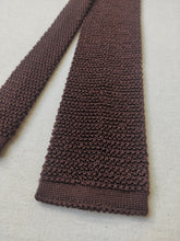 Carica l&#39;immagine nel visualizzatore di Gallery, Cravate marron vintage en tricot de soie Made in Italy
