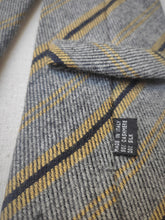 Carica l&#39;immagine nel visualizzatore di Gallery, Nicky Milano cravate club vintage en soie et cachemire Made in Italy
