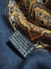 Charger l&#39;image dans la galerie, Aquascutum of London foulard étole vintage en laine et soie Made in Italy
