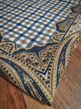 Charger l&#39;image dans la galerie, Aquascutum of London foulard étole vintage en laine et soie Made in Italy
