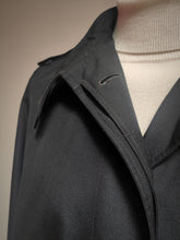 Afbeelding in Gallery-weergave laden, Aquascutum X Harrod&#39;s imperméable Aqua 5 noir femme 16 UK / 44 FR
