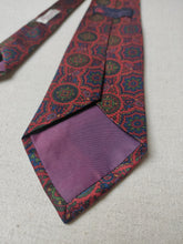 Charger l&#39;image dans la galerie, Cravate vintage rouge en soie à motif floral Made in England

