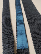 Charger l&#39;image dans la galerie, Personality Milano cravate marine vintage en tricot de soie

