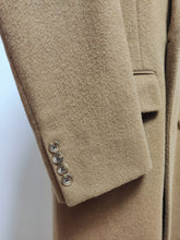 Afbeelding in Gallery-weergave laden, Aquascutum X Rosa &amp; Teixeira manteau beige croisé en laine vierge M
