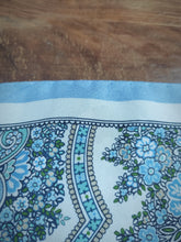Carica l&#39;immagine nel visualizzatore di Gallery, Scapa pochette de costume en soie à motif floral
