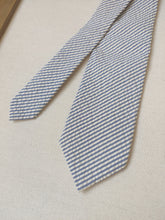Carica l&#39;immagine nel visualizzatore di Gallery, Old England Paris cravate en coton seersucker Made in England
