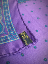 Charger l&#39;image dans la galerie, Pochette vintage violette en soie à motif paisley Made in Italy
