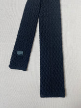 Carica l&#39;immagine nel visualizzatore di Gallery, Cravate maille noire vintage large en alpaga et laine Made in Italy
