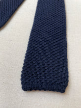 Charger l&#39;image dans la galerie, Cravate tricot vintage marine 100% laine Made in Italy
